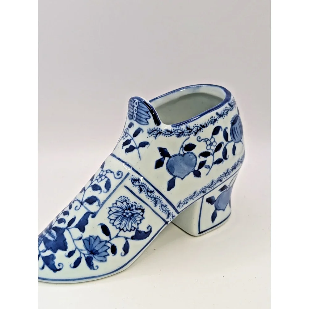 Porcelain Victorian Decorative Shoe Vase Blue And White Floral / Vines 4 in tall